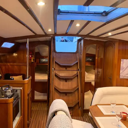 ספינת מלון Nuit Sur Un Bateau