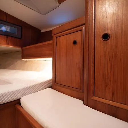 Botel Nuit Sur Un Bateau La Rochelle (Charente-Maritime)