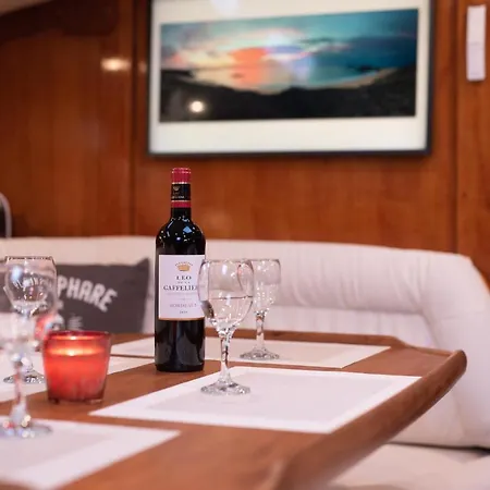 Nuit Sur Un Bateau لا روشيل