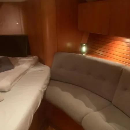 Nuit Sur Un Bateau Bådhotel *