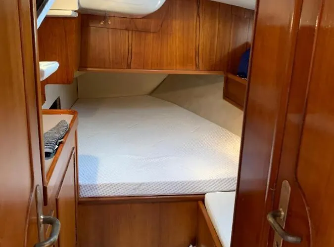 Bateau-hôtel Nuit Sur Un Bateau La Rochelle (Charente-Maritime)