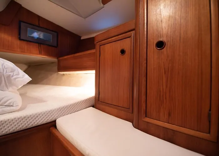 Bateau-hôtel Nuit Sur Un Bateau La Rochelle (Charente-Maritime)